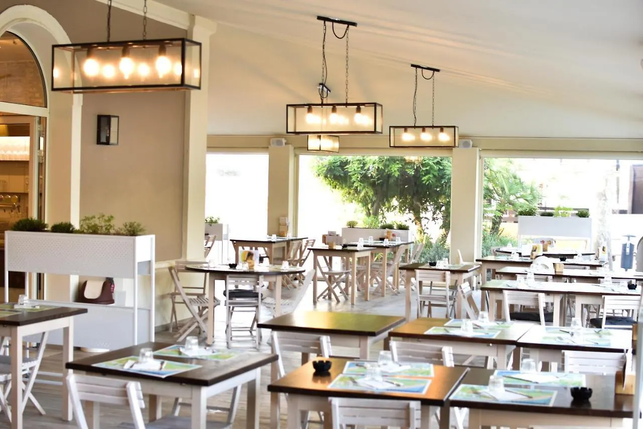 **** Üdülőpark Club Del Sole Vigna Sul Mar Family Collection Hotel Lido di Pomposa Olaszország